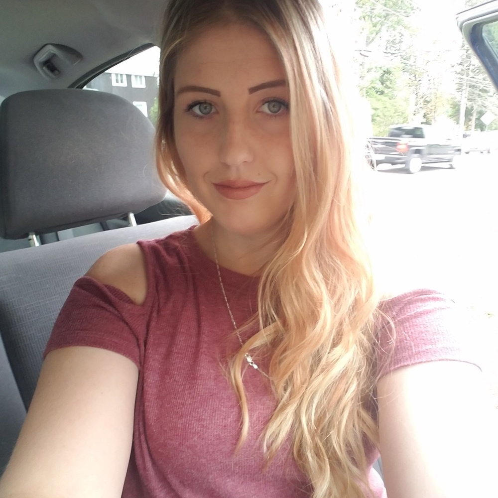 Meet your Posher, Elyse